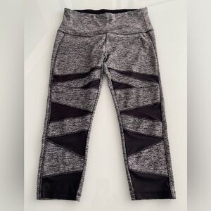 Vogo Capri Leggings Capri Size Medium Grey Black Activewear Gym Training Cropped